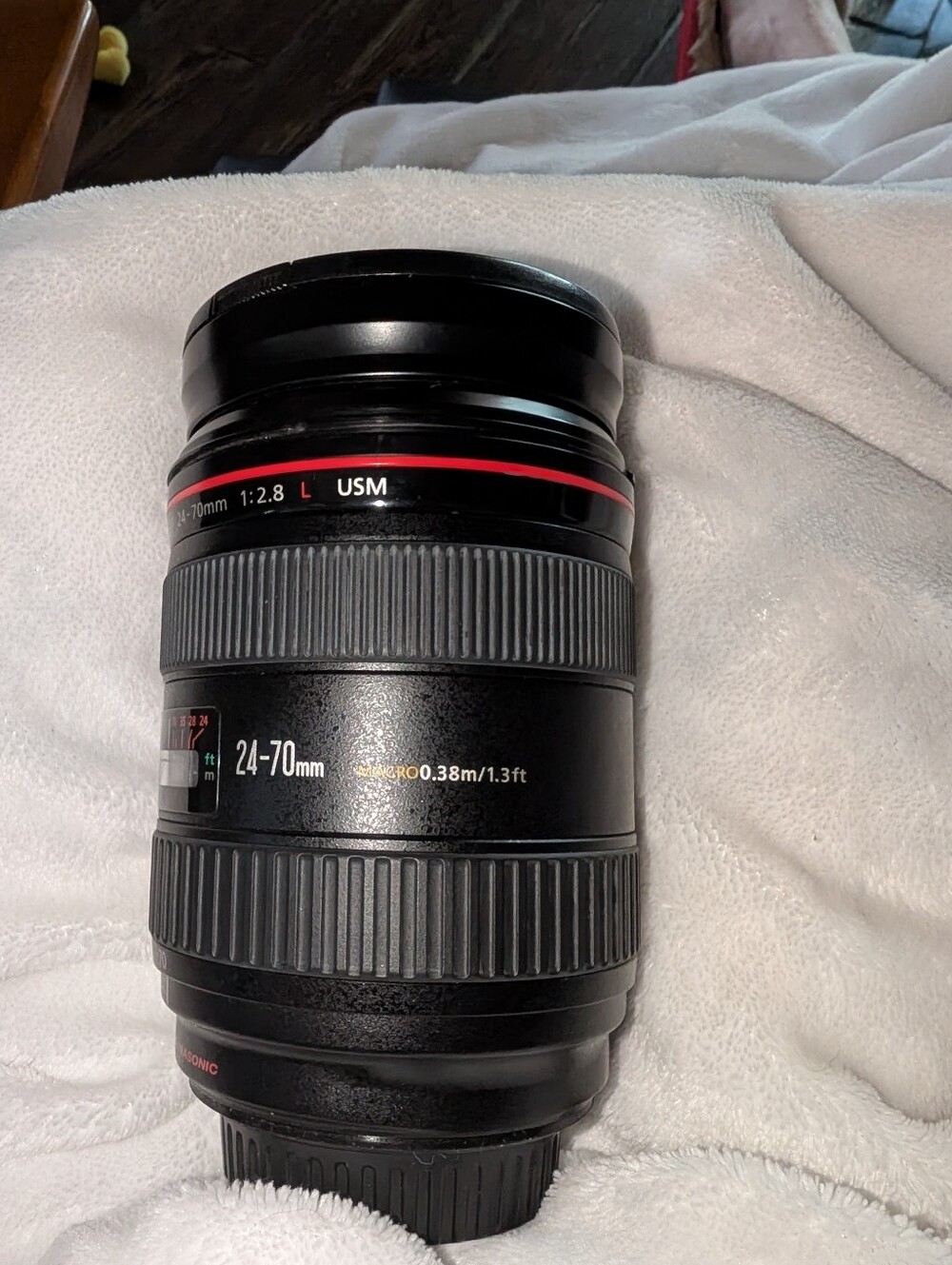 Canon EF 24-70mm f/2.8L USM – Excellent Condition - Picture 3 of 4
